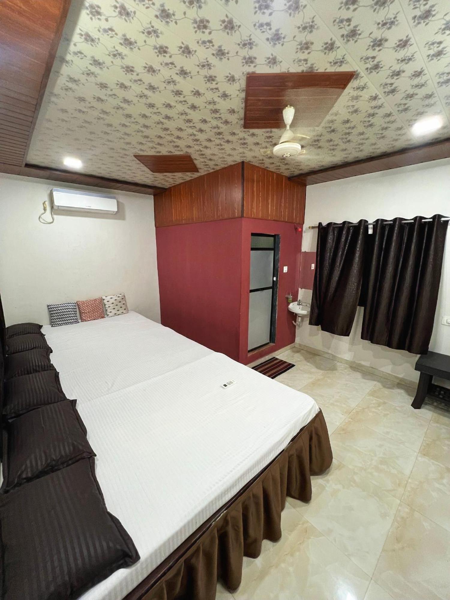 Karjat Ap Resort Екстериор снимка