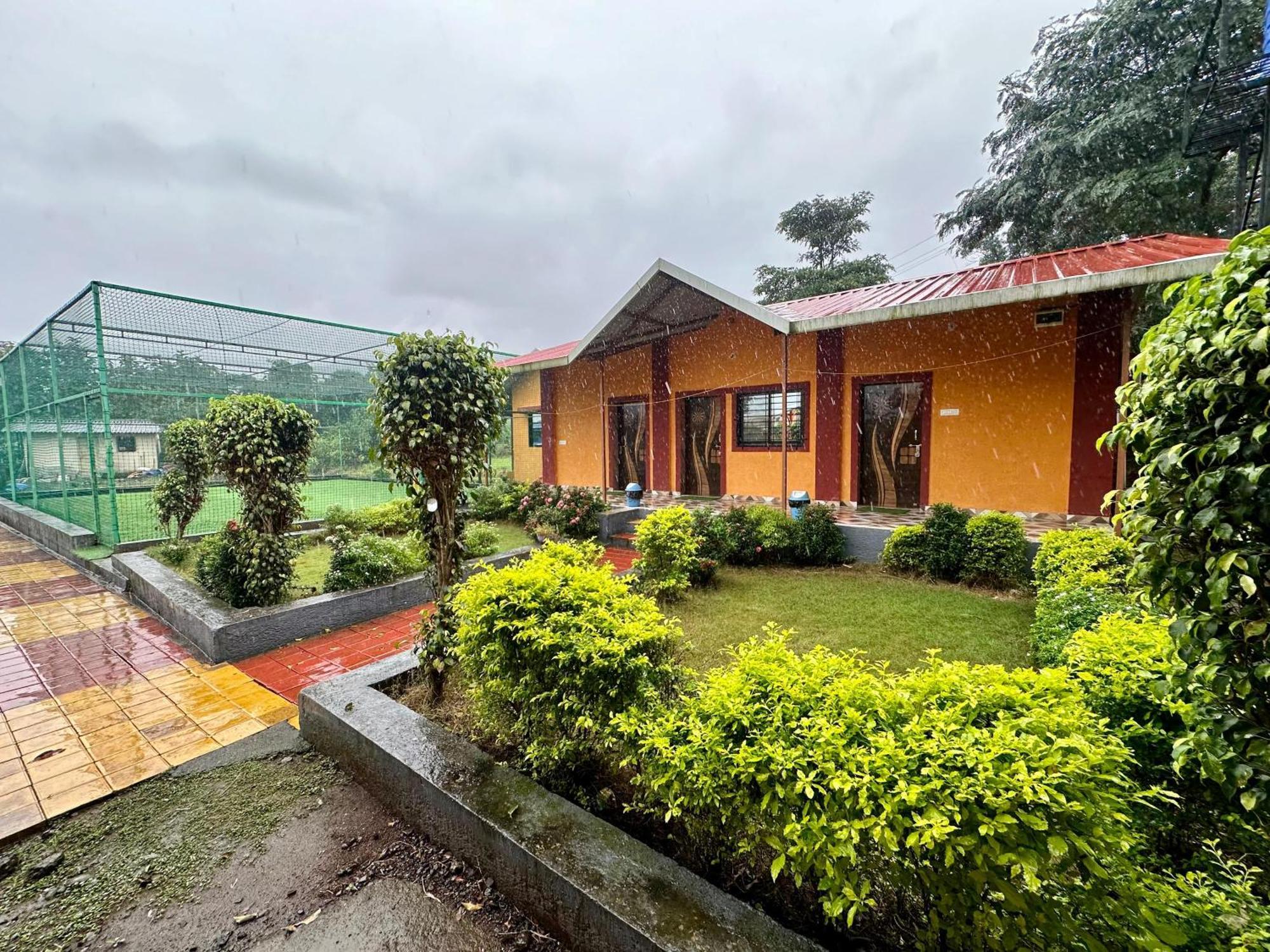 Karjat Ap Resort Екстериор снимка